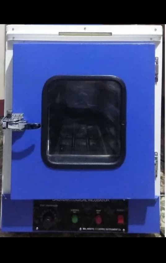 Bacteriological Incubator