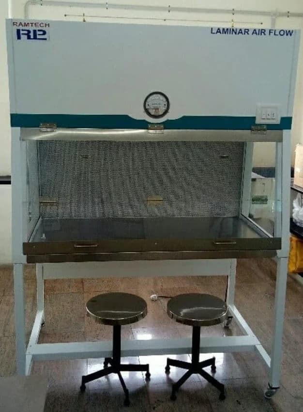 Horizontal Laminar Air Flow Cabinet MS Outer SS Table