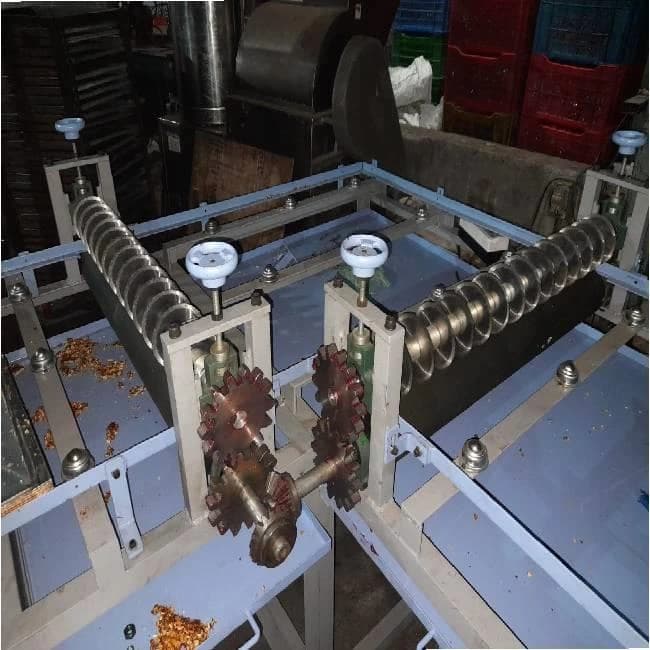 semi automatic chikki meking machine