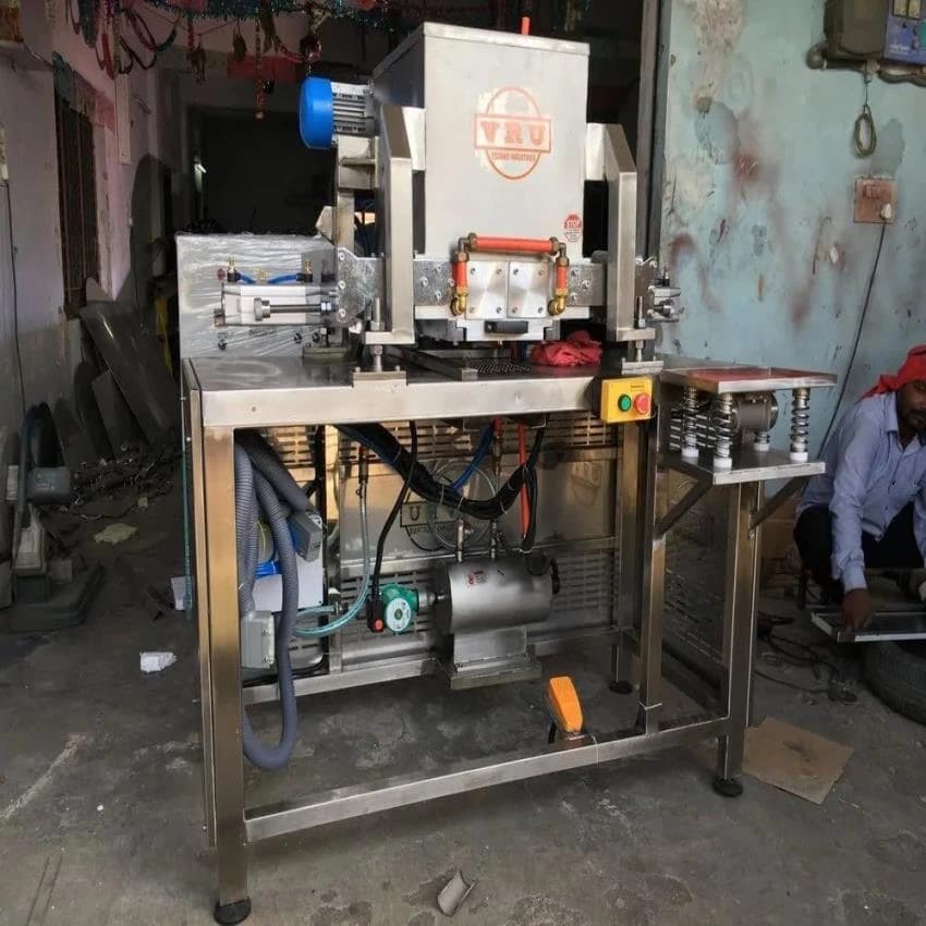 S S Table Top Chocolate Depositer, Machine Type: Stsnderd, Capacity: 6 To 10 Moulds Per Min