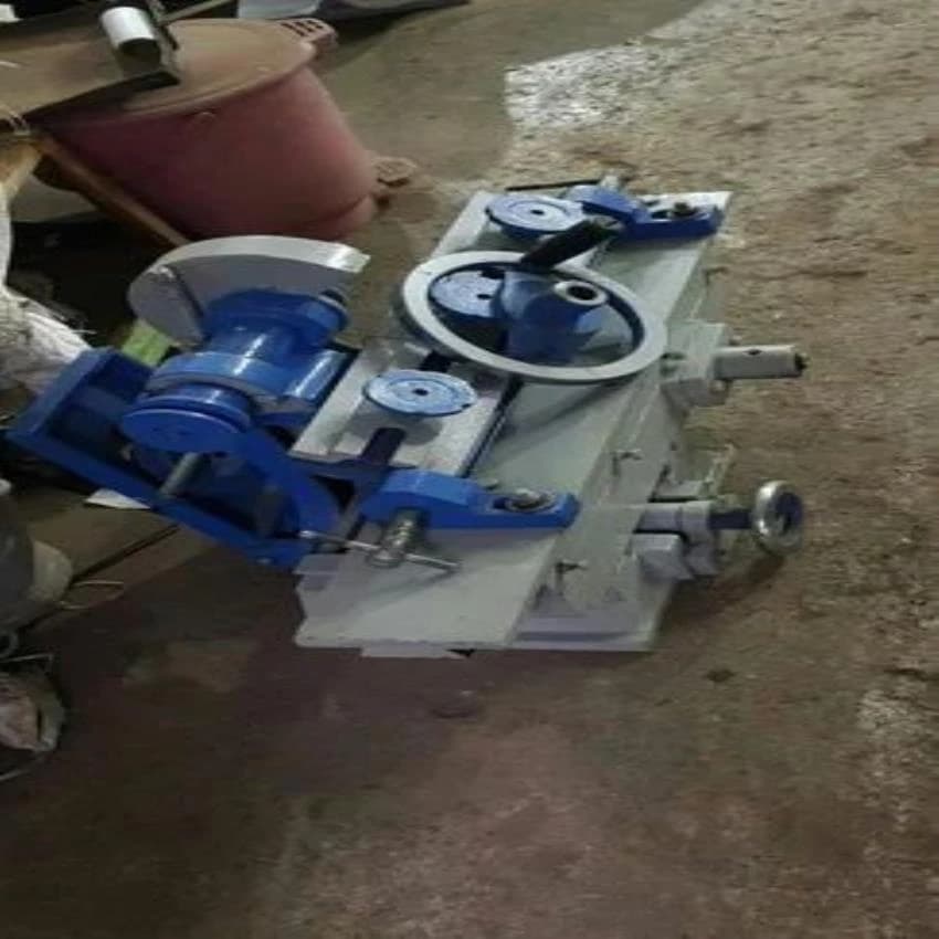 Blade grinder machines