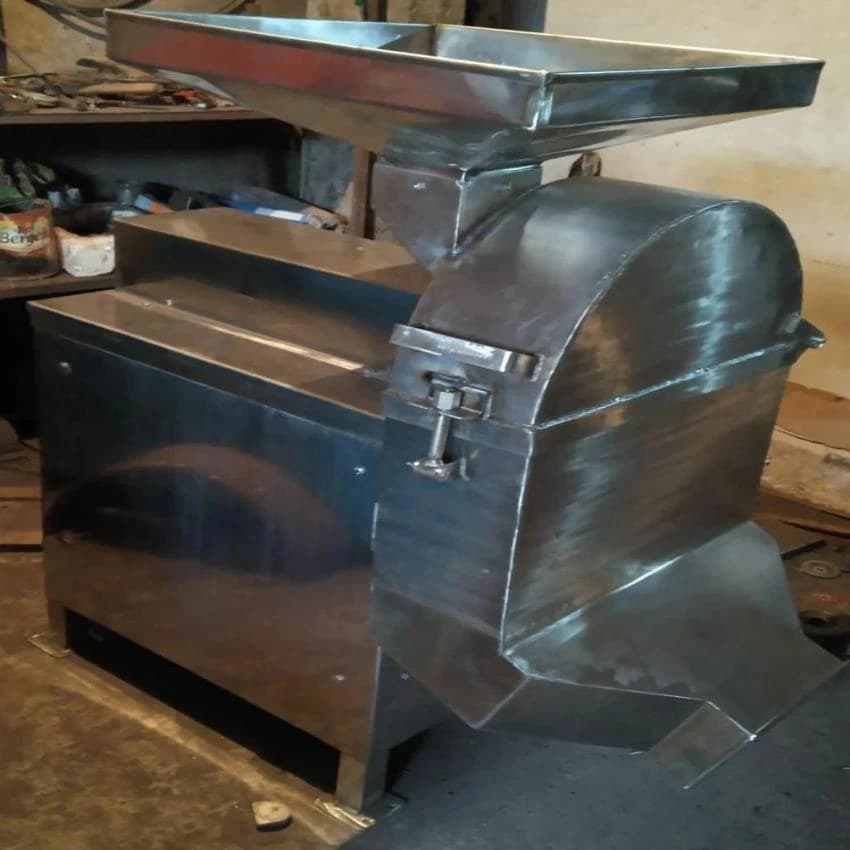 Full S.s Body 304 1 Fage Cage Mill Machine, Capacity: 100 kg hours