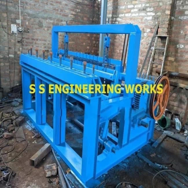 Mild Steel Crimped Wire Mesh Machine 2 Mtr., Production Capacity: 700-2000kg