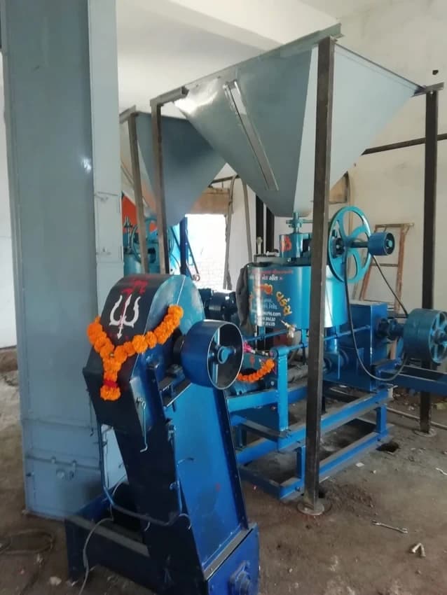 Commercial Expeller 6 Bolt Coconut Automatic Oil Press, Capacity: up to 5 ton/day