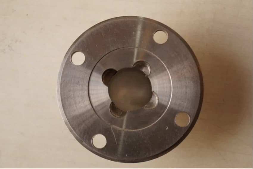Round Top Flange, Packaging Type: Box, Size: 1-5 inch
