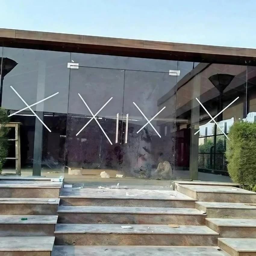 Transparent TOUGHENED GLASS PARTICIAN