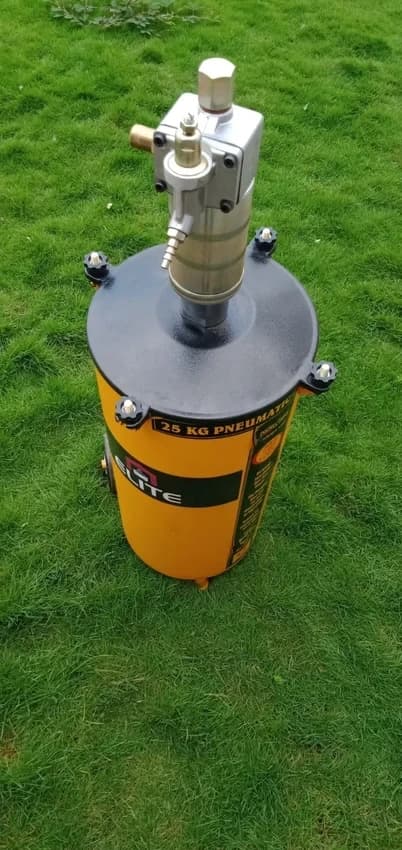 Manual GREASE PUMP, Capacity: 50 kg
