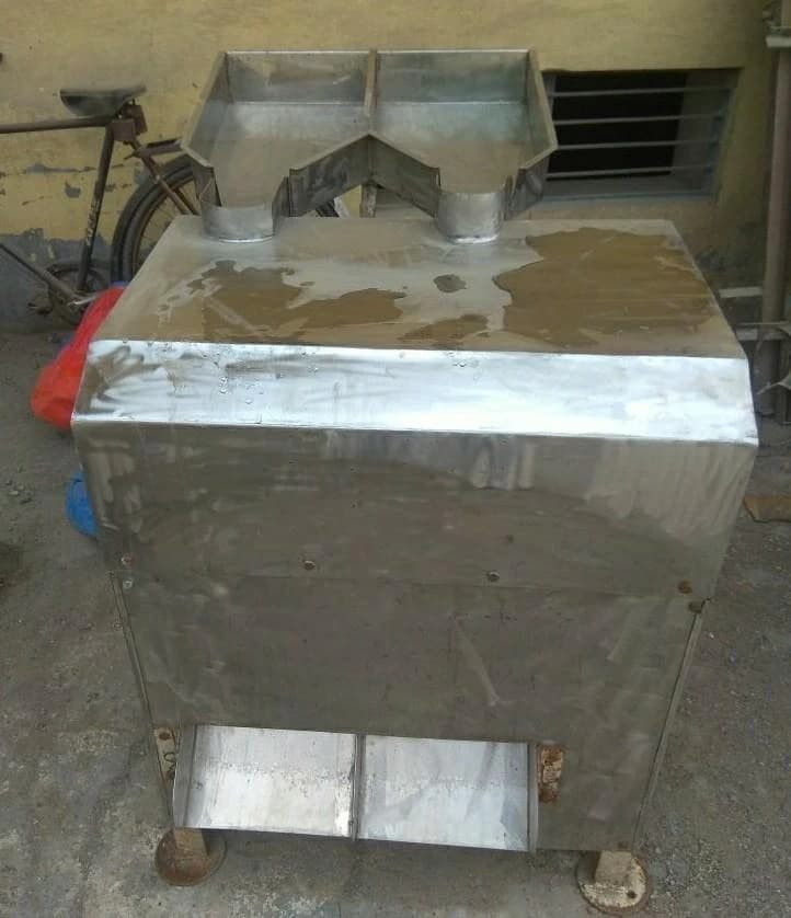 Semi-Automatic Raw Mango Cutting Machine