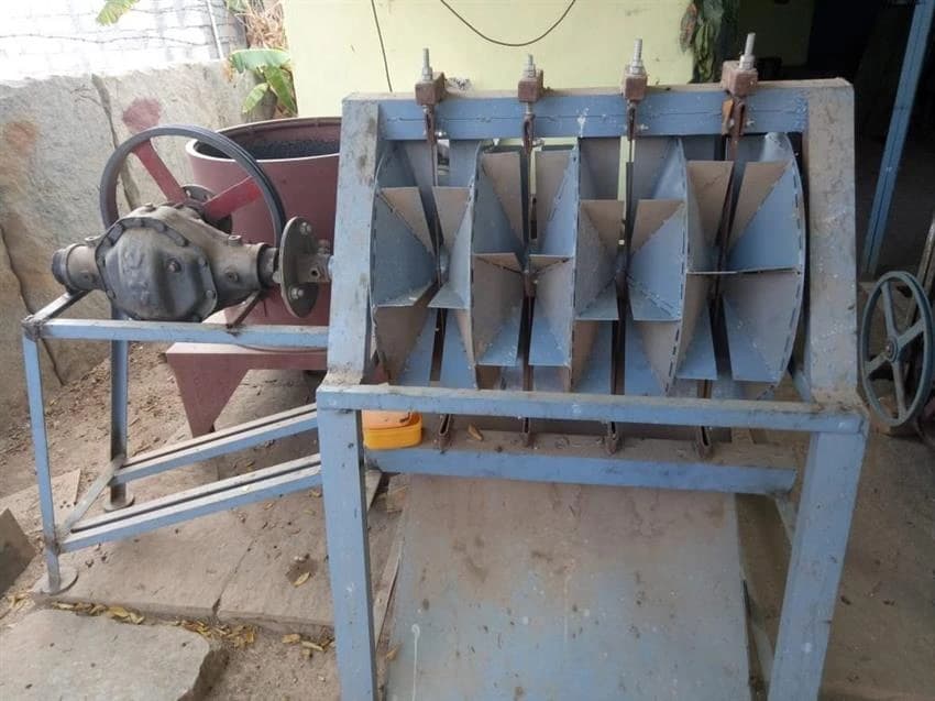Semi-Automatic Papaya Cutting Machine, 500kg/hr