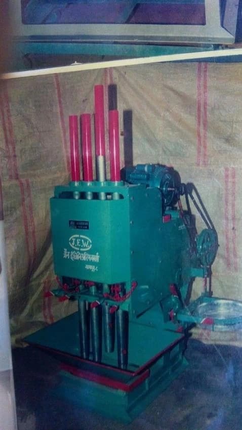 4 stroke Mirchi Kandap Machine 2HP manual model, Blower Pulverizer