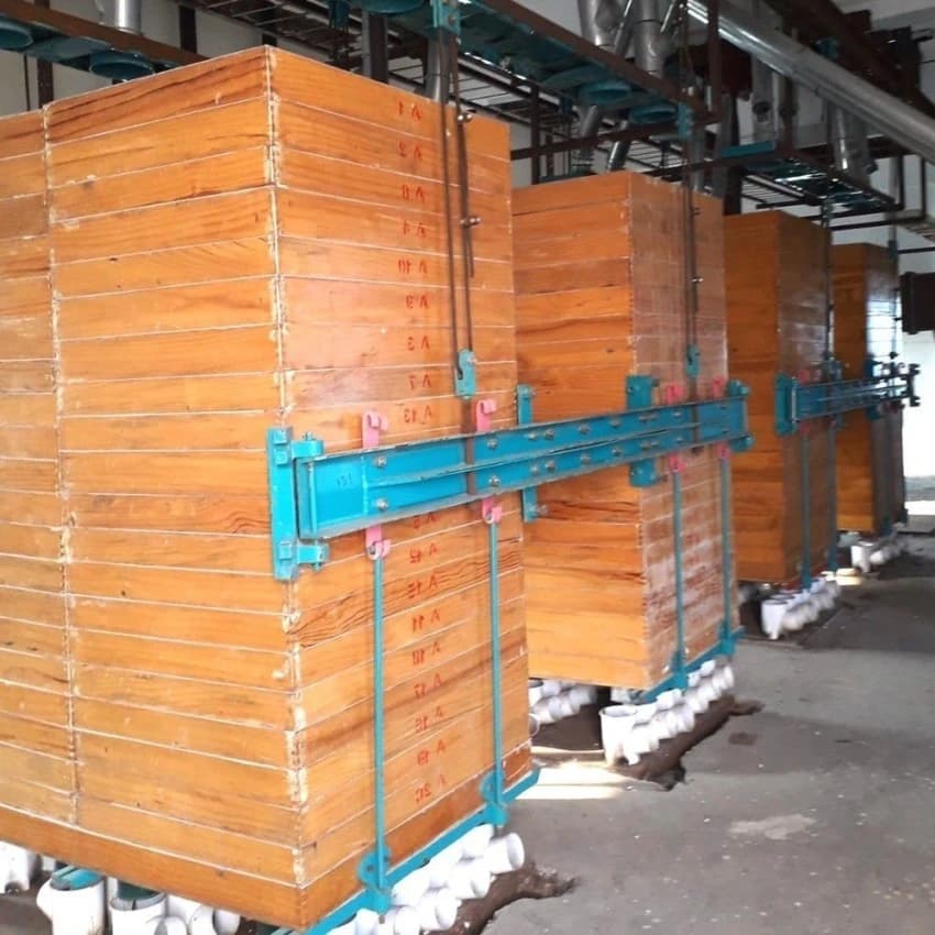 1 Ton SS Plansifter Machine, Number of Sieves: 12, Number of Feeds: 4