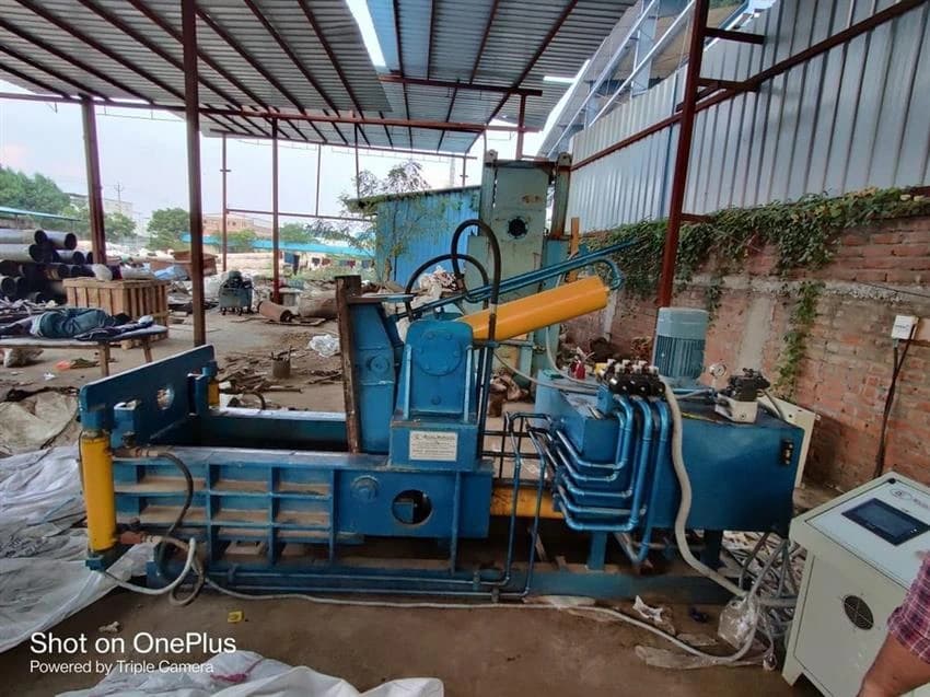 Upto 100 ton Double Action Scrap Baling press Manual Door