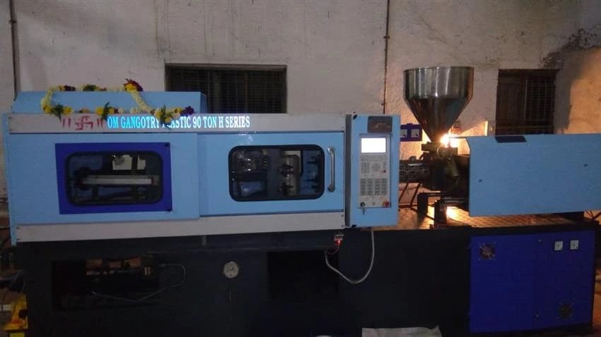 90 Ton Injection Molding Machine