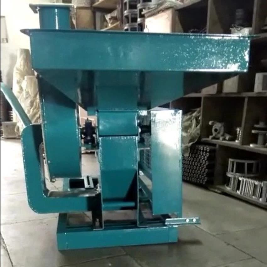 Mild Steel Three Phase 7.5 HP Flour Pulverizer, Capacity: 100 -120 Kg/ Hr