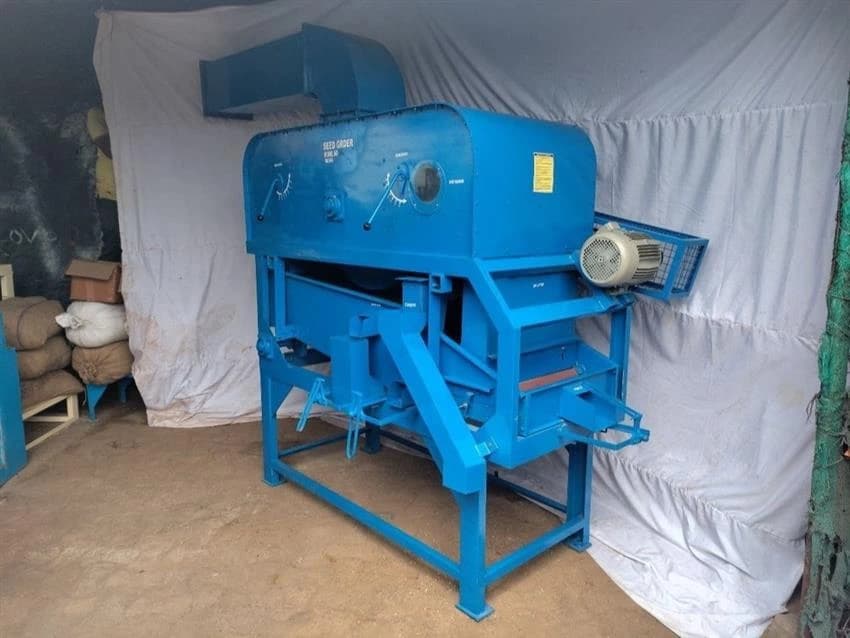 Dhal Splitter Cum Grader, For Cleaning, Capacity: 70kg Per Hour