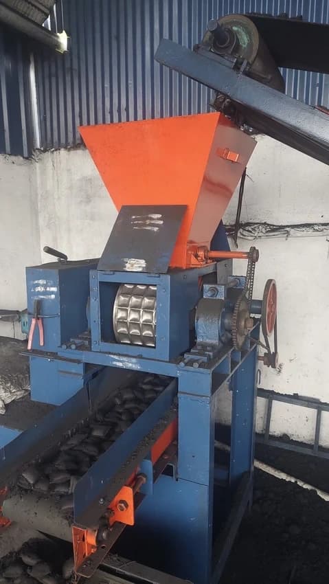 Charcoal Briquette Making Machine (500 kg/hr)