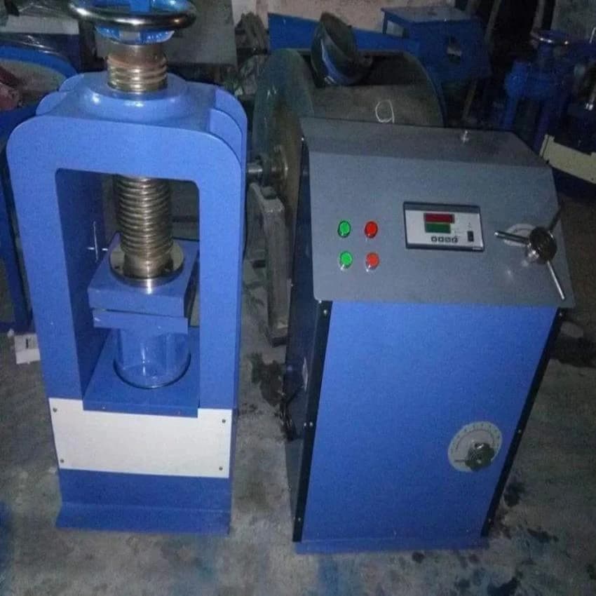Digital Cube Testing Machine 2000kn, Capacity: 200 Tonne