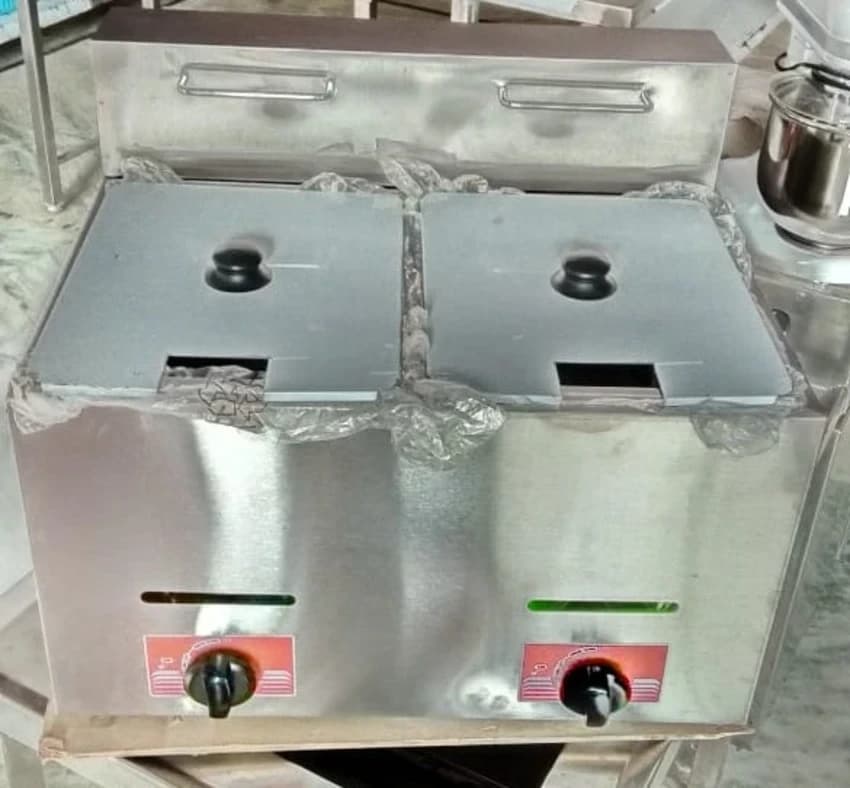 Everest Gas Deep Fryer Machine, For Commercial, Size: 9+9 Litres