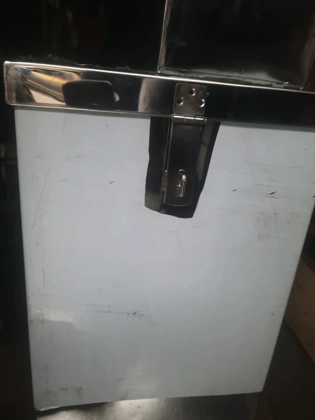 White Metal Square Storage Box, Storage Capacity: 20 Kg