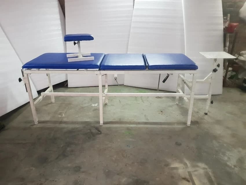 3 Fold Manual Traction Bed
