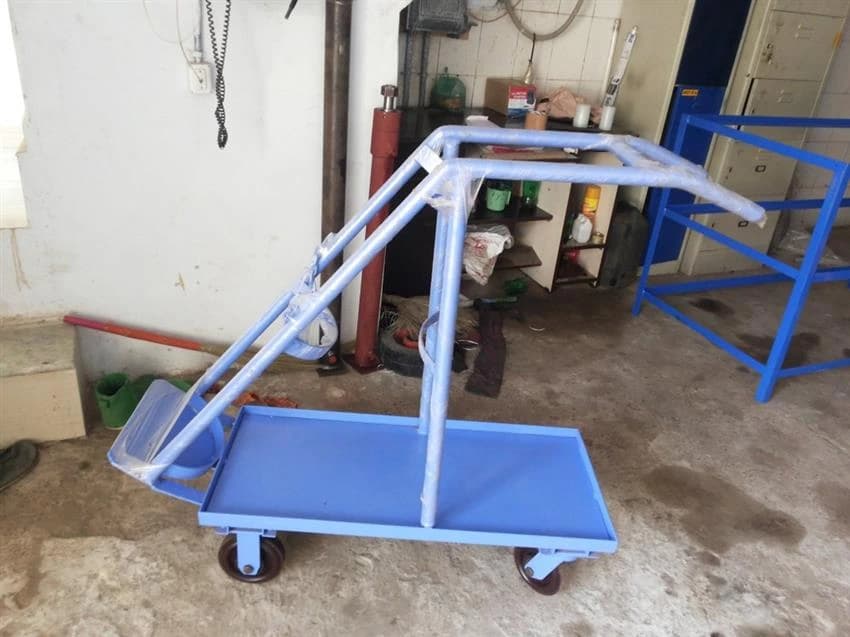 Balaad Blue Oxyegen Cylinder Trolley, Load Capacity: One Oxygen and One LPG, Model Name/Number: sb-61