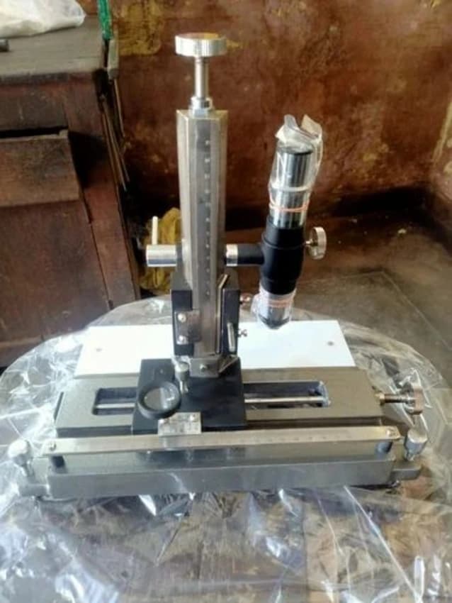 Laboratory Travelling Microscope