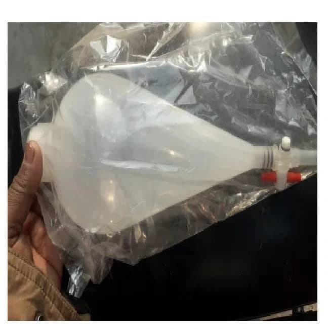 Separating funnel oil and water