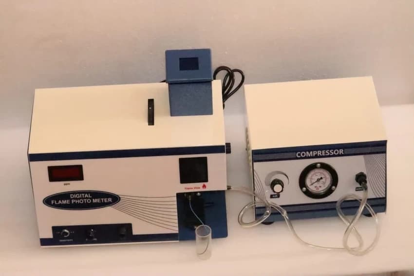 Digital flame photometer, 0 - 100 ppm