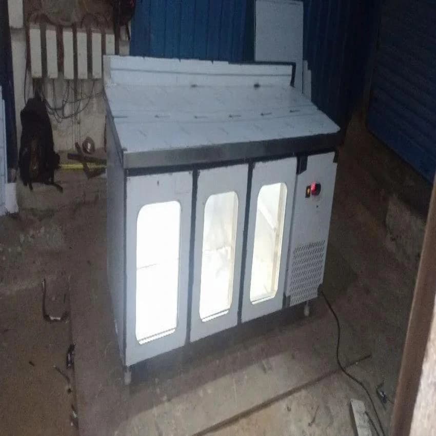 Three Door Freezer, Capacity: 500 L