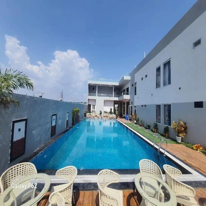 Swimming Pool Construction, In Commercial