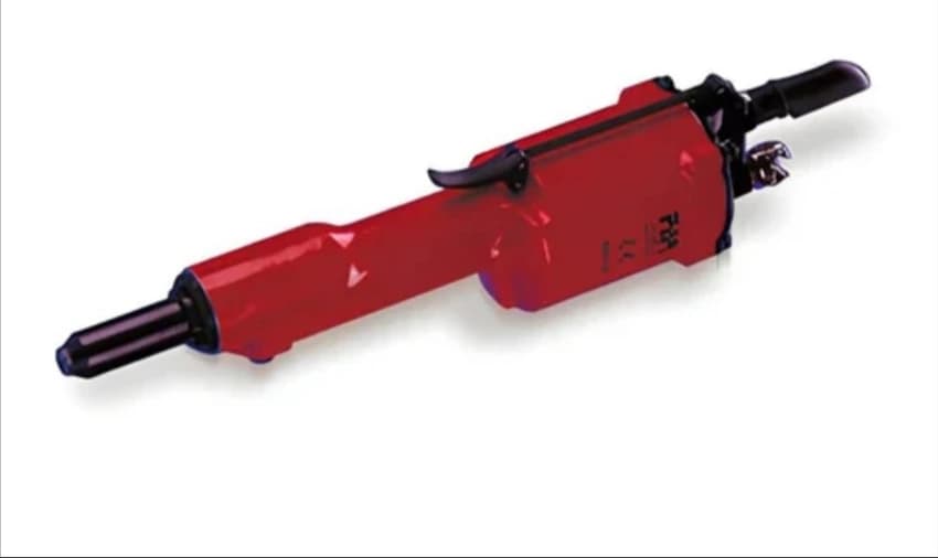 1/4 Inch DAYTON PNEUMATIC STRAIGHT REVETOR, 6 CFM, Air Pressure: 90 psi