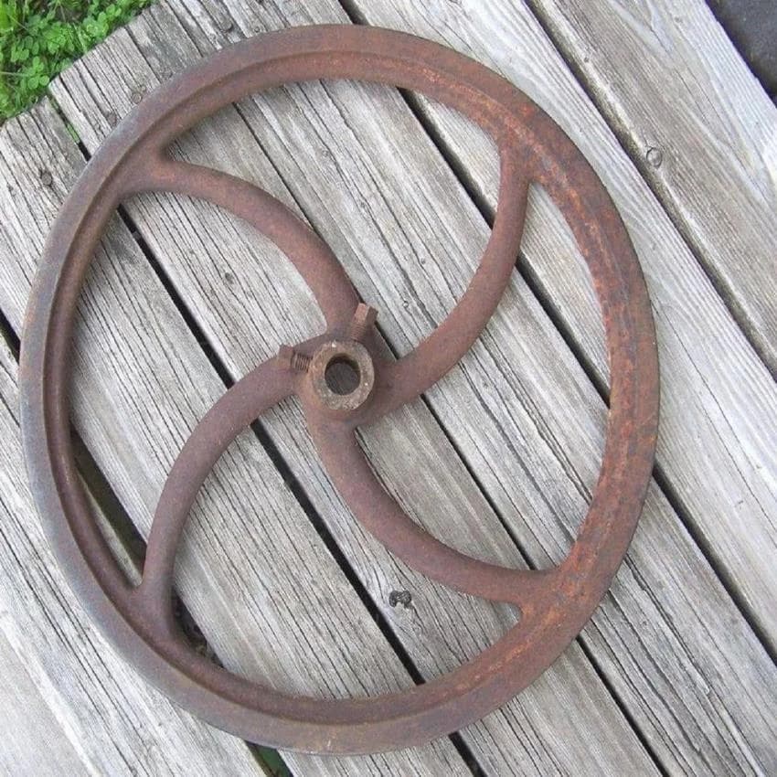 Powder Coated Industrial Cast Iron Fly Wheel, Dimension/Size: 10inch