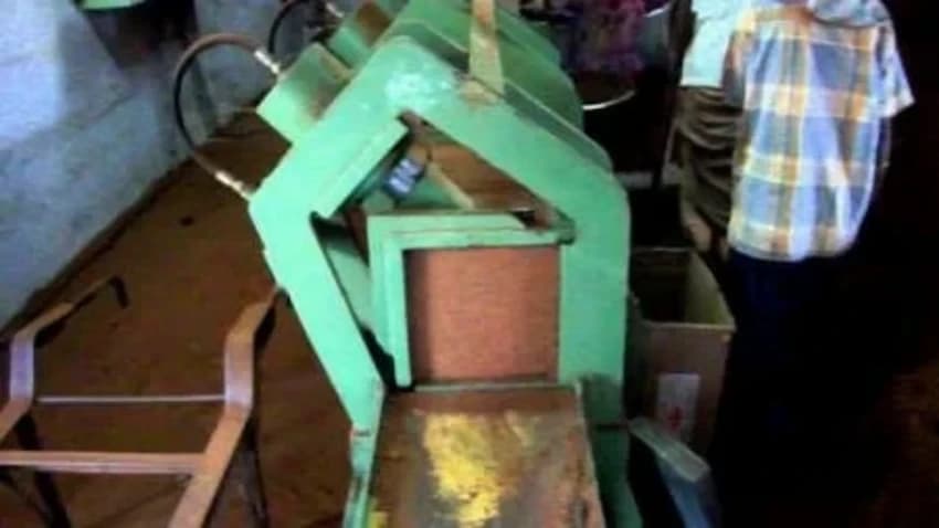 Moulding Machine