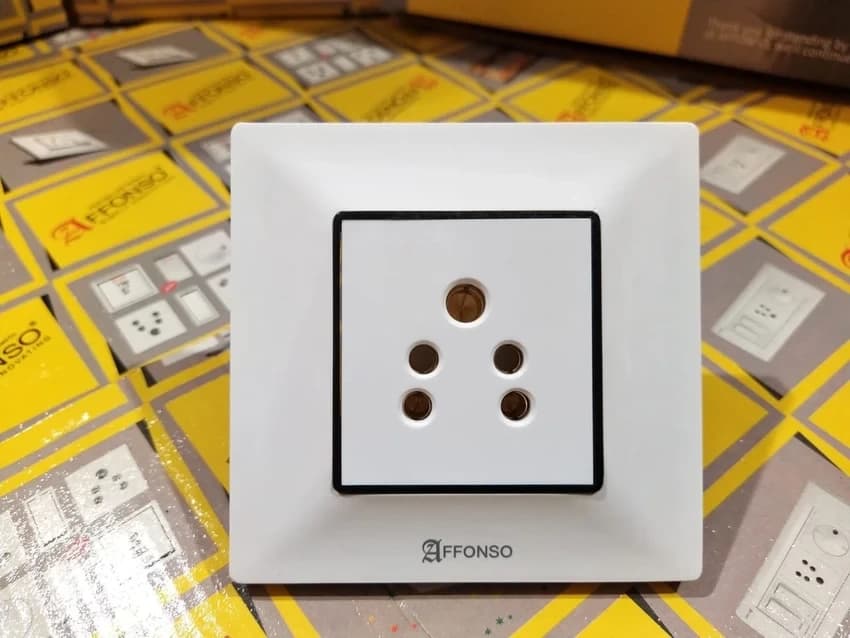 5 Pin Shuttered Socket
