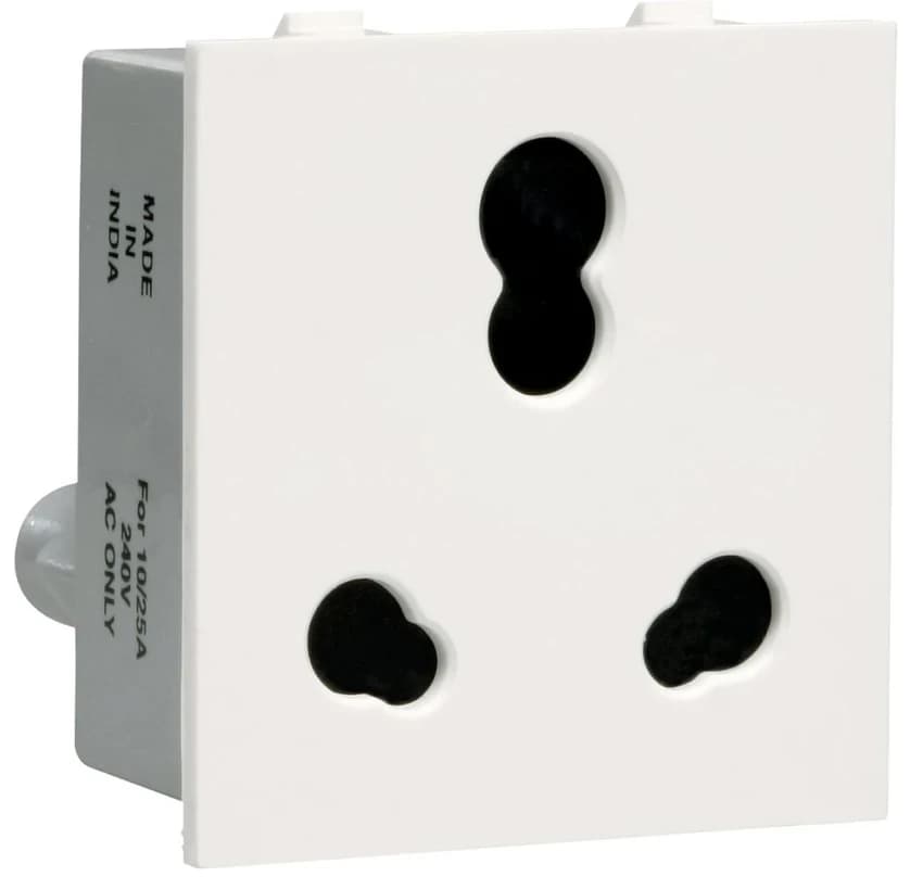 Polycarbonate Crabtree Thames 6 A 3 Pin Shuttered Socket, White