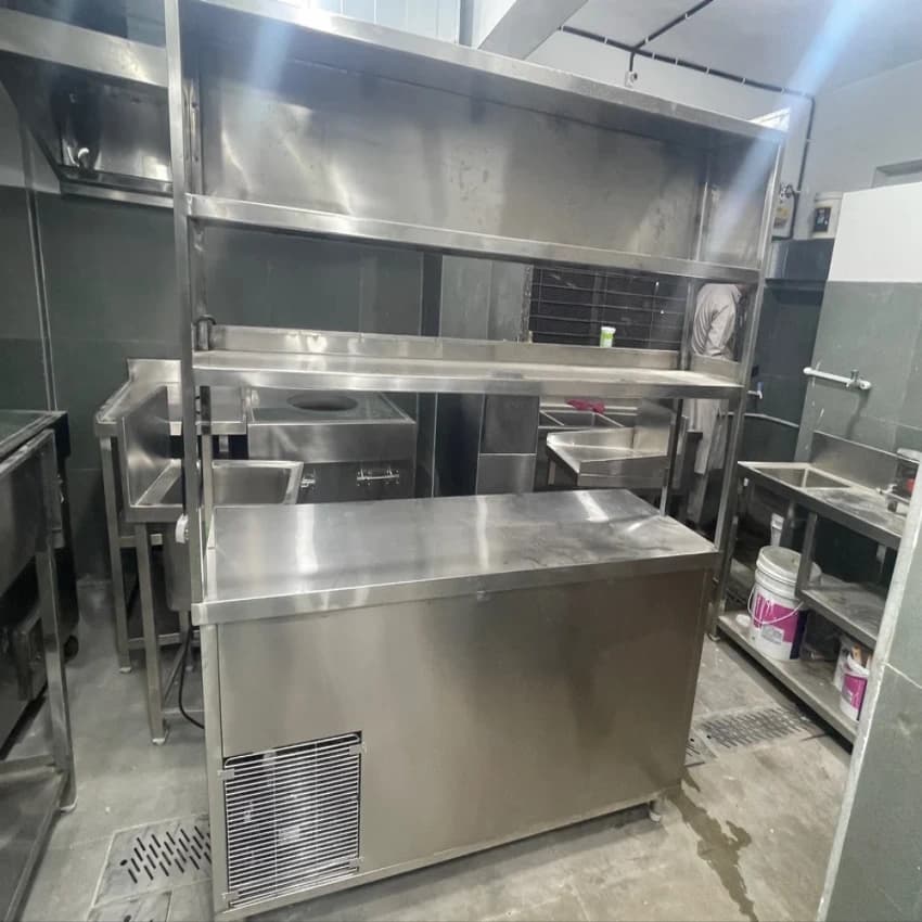 Overhead Shelves Table Top Deep Freezer, Capacity: 400 L