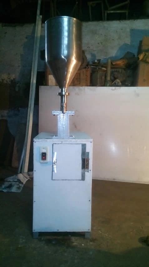 BHARAT Paste Filling Machine Motorised, 0.5 HP, Capacity: 10 - 100 ML Per Stroke