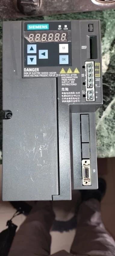 SINAMICS V70 VFD 1.5 kW 3 HP 3 Phase 380–480 V V/F Control