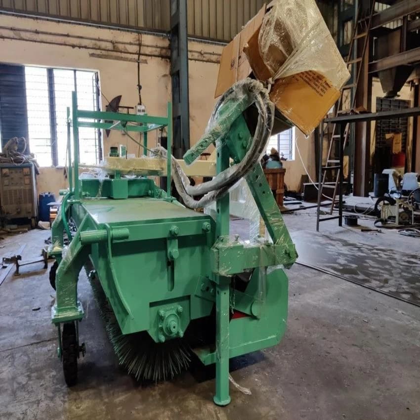 Tractor Mounted Road Sweeper Machine, 600 Watt