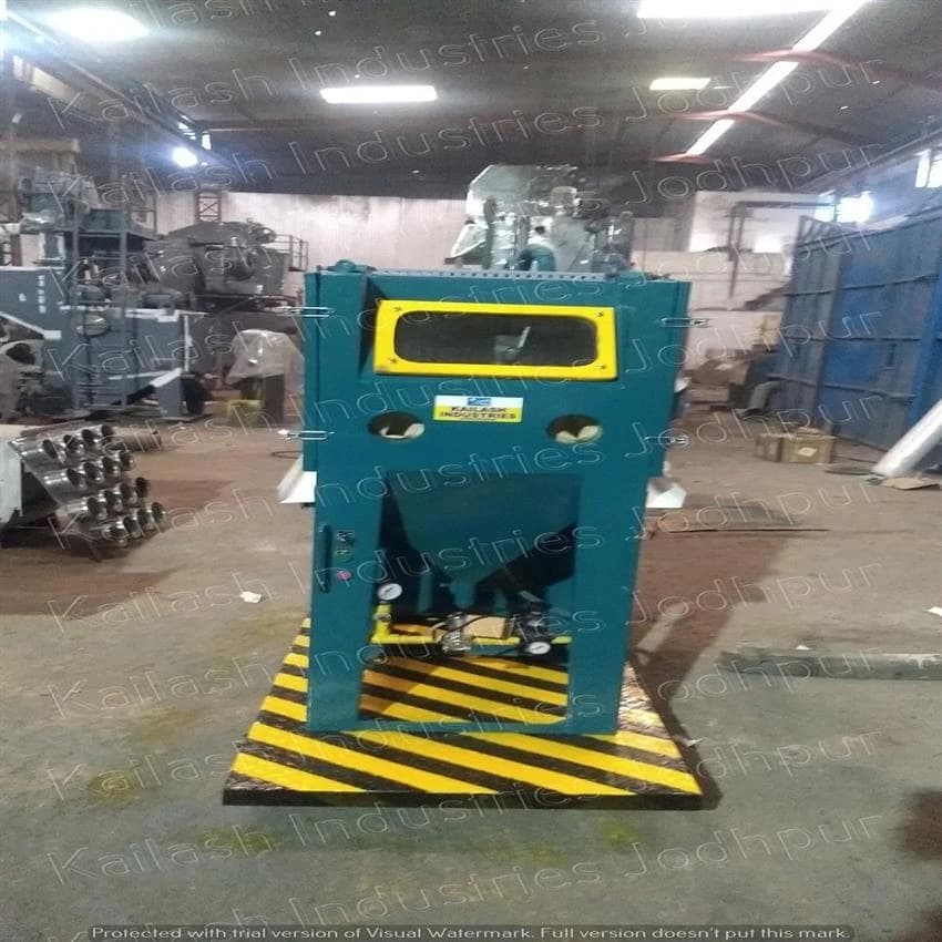 Cabinet Type Suction Sand Blasting Machine, 100 Kg, 2 Hp
