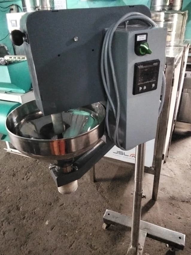 Semi Automatic Vada Maker Machine, Capacity: Single Drop