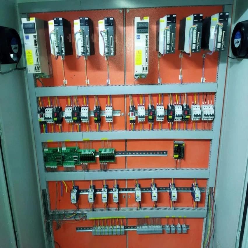 Three Phase 415 V 3 Axis Cnc control panel with spiendal motor, Upto 5000 Amps