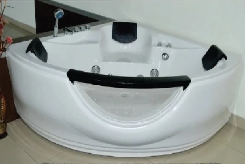 Lucite Cast Acrylic TRIO 5 Feet Corner Jacuzzi Bath Tub, For Bathroom