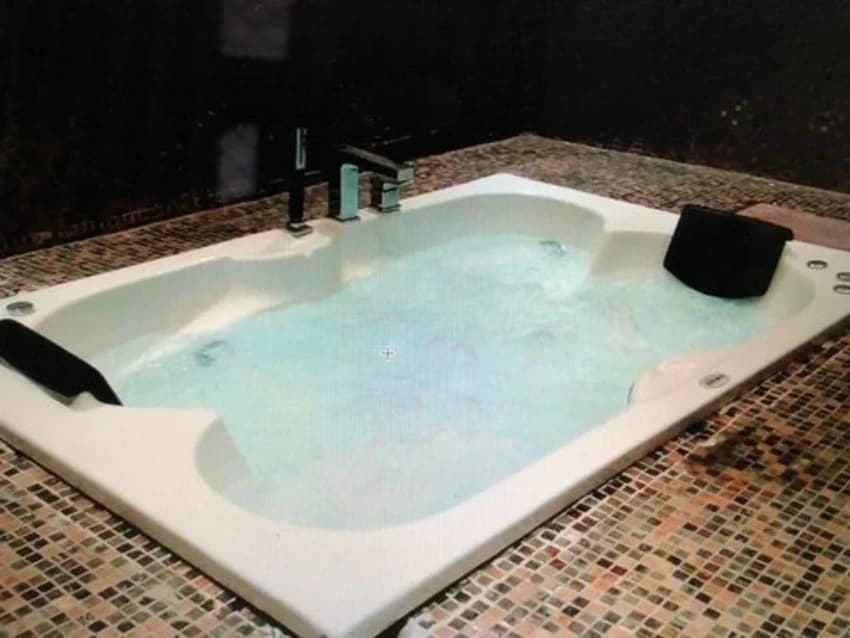 Zeotic Two Person Acrylic Hydro Massage Jacuzzi Fully Loaded Bathtub