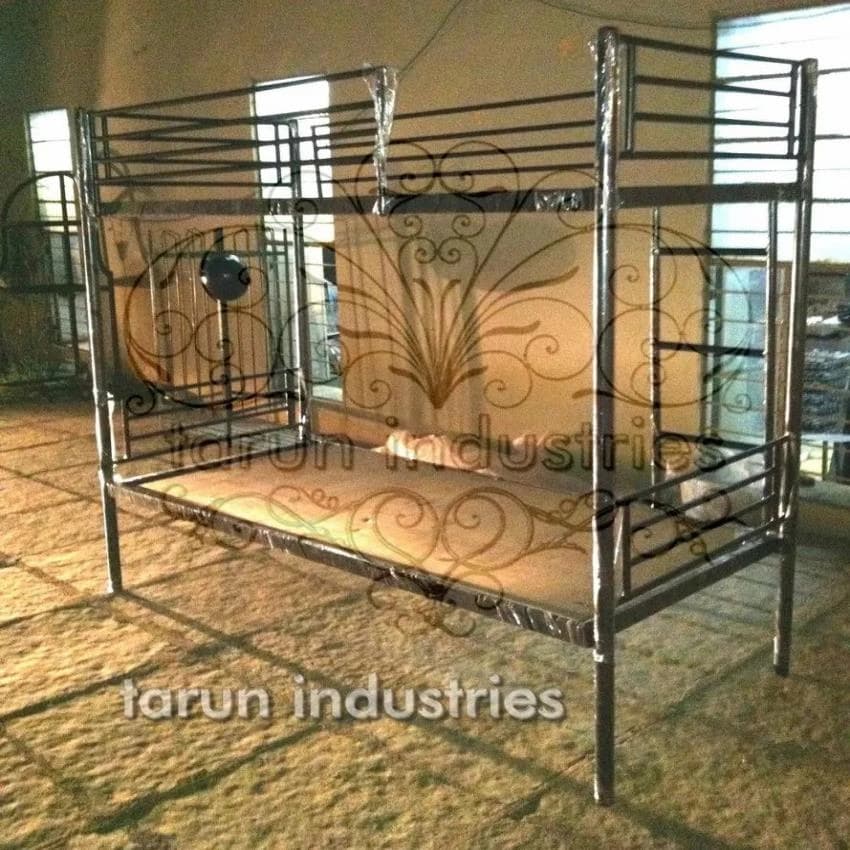 Black Iron Bunk Bed 01