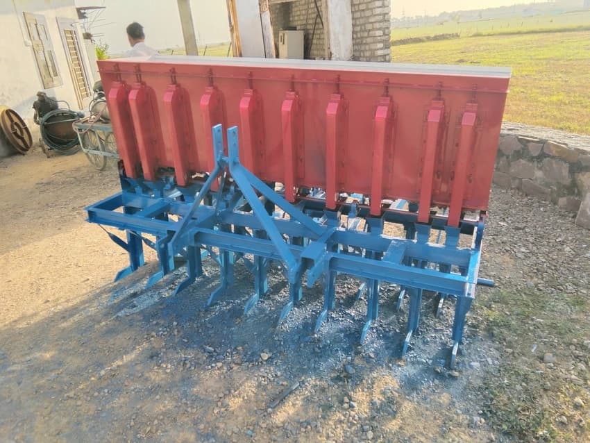 17 Tine Automatic Garlic Planter