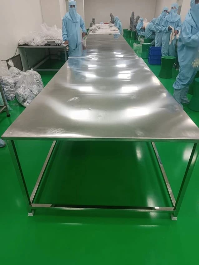 Polished Rectangular 304 Stainless Steel Table, For Restaurants