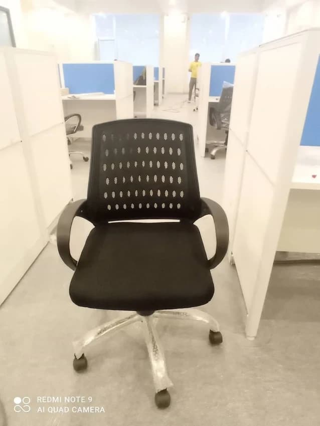 Fixed Arms Comfortable Executive Chair