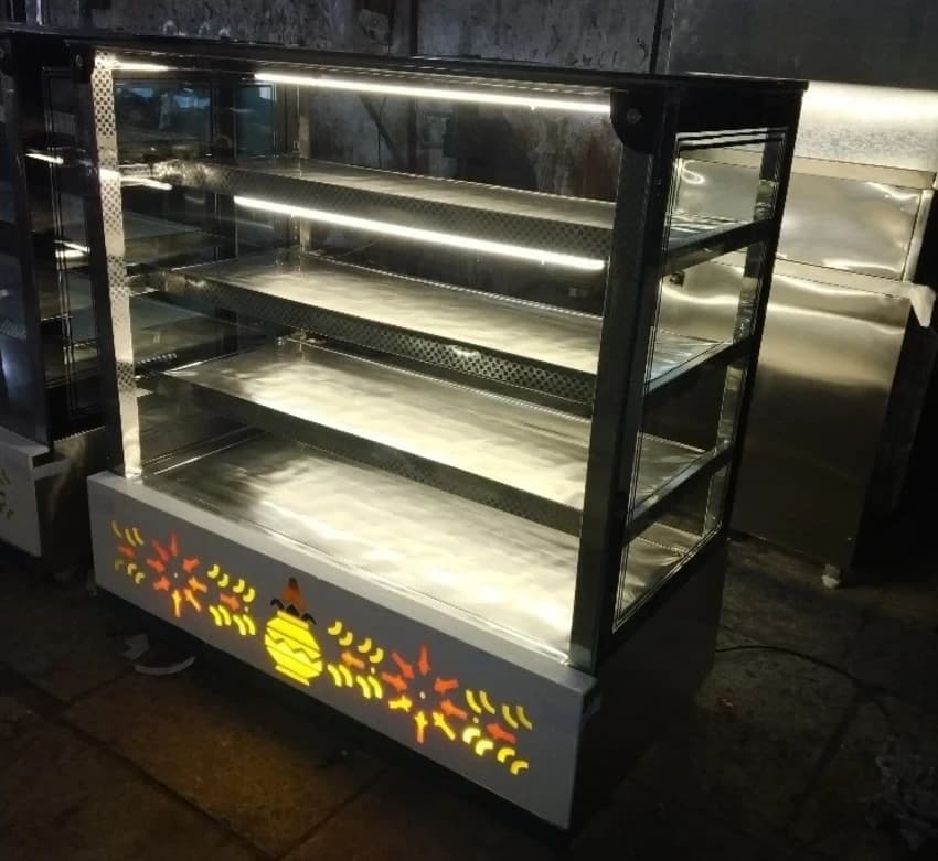 Famous Stainless Steel Korein Sraight Display Counter, For Commercial