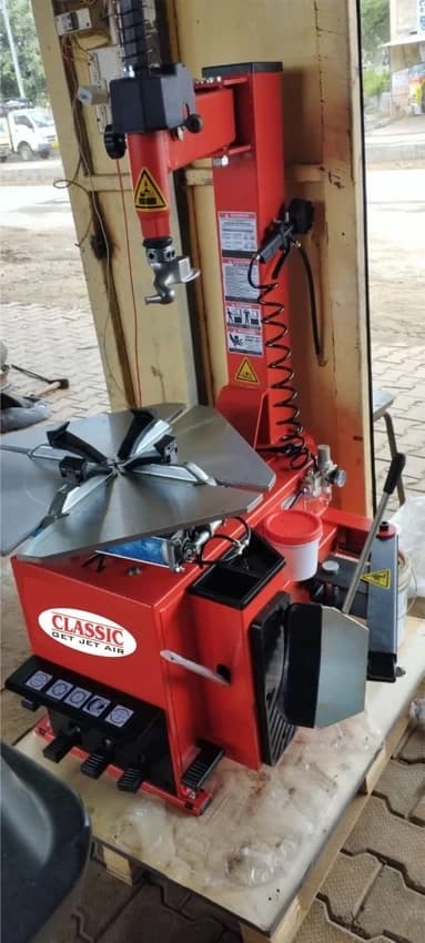 Semi-Automatic CLASSIC MAKE TYRE CHANGER